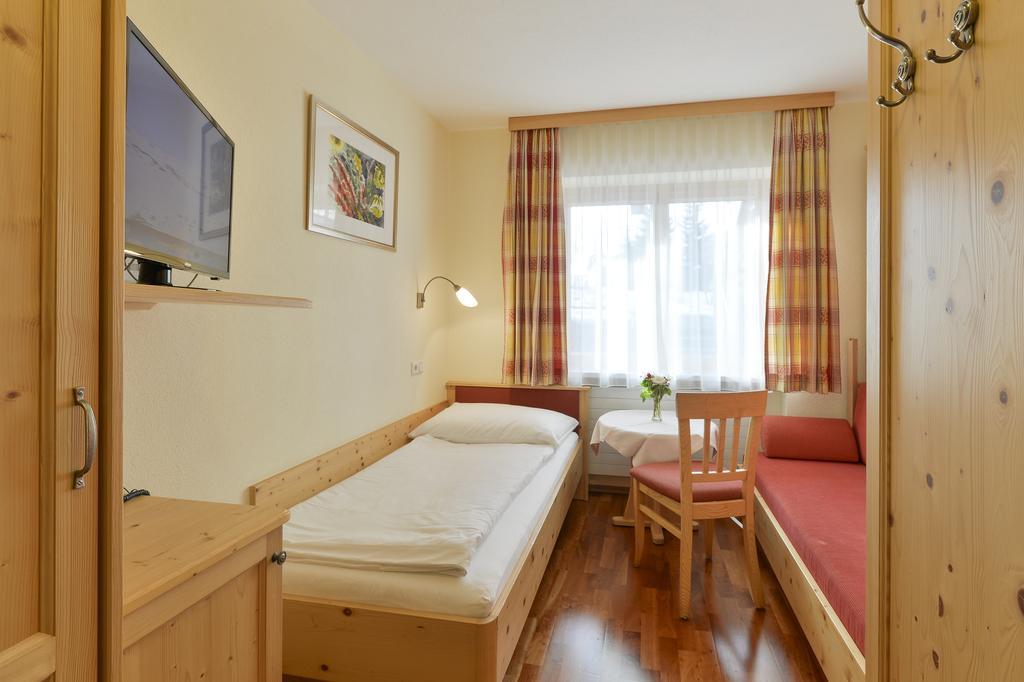 Haus Wallis Hotel Lech am Arlberg Habitación foto