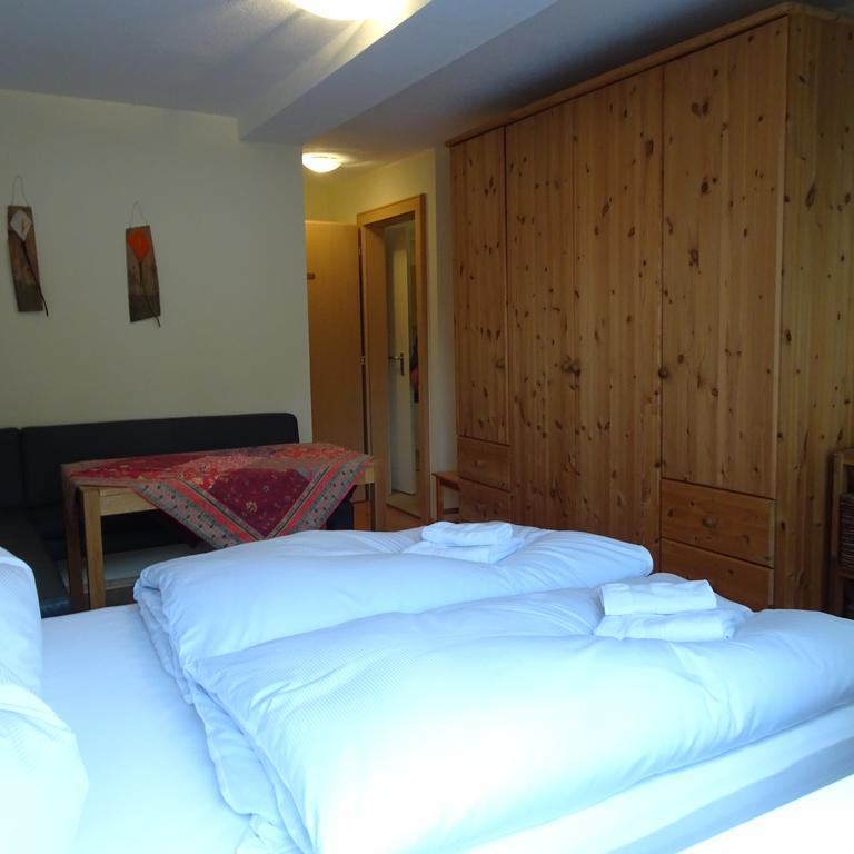 Haus Wallis Hotel Lech am Arlberg Habitación foto
