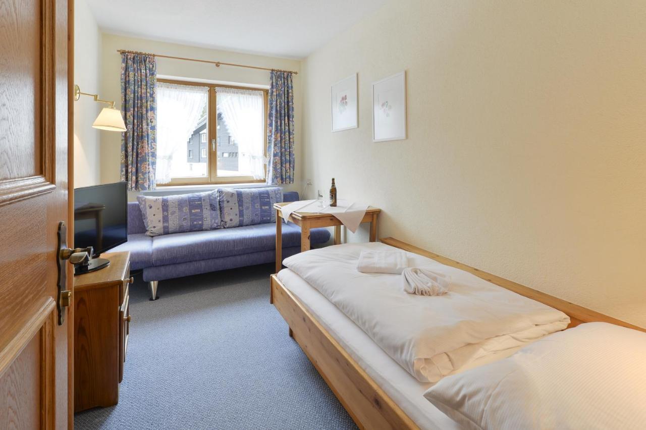 Haus Wallis Hotel Lech am Arlberg Habitación foto